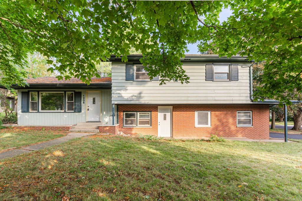 Photo for 1206 University Drive, DeKalb, IL 60115 (MLS # 12491215)