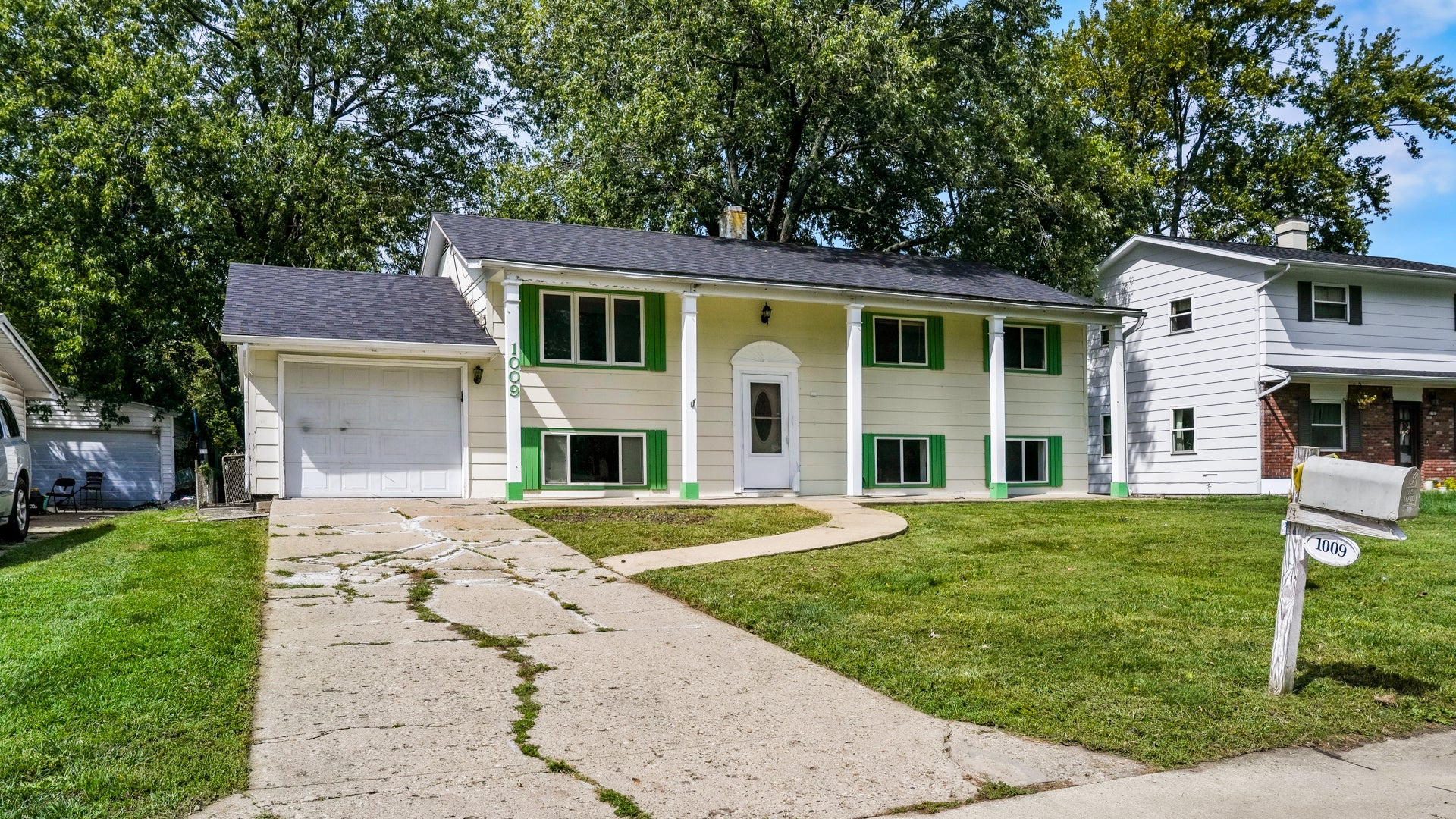 1009 Holiday Drive