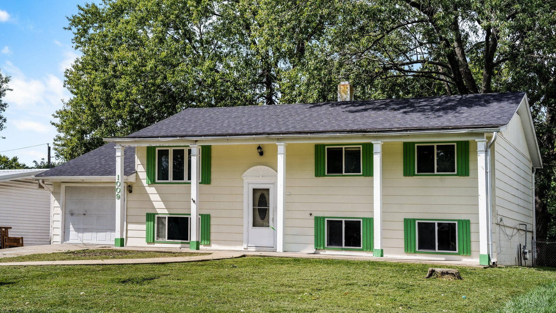 1009 Holiday Drive