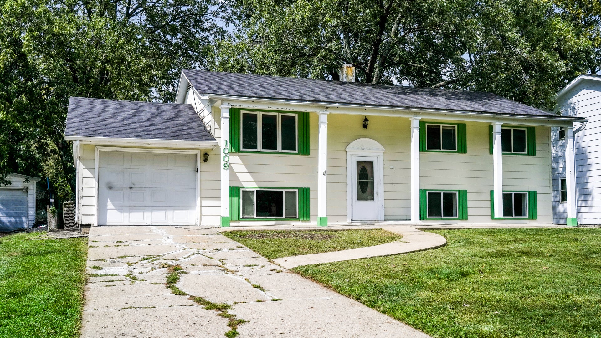 1009 Holiday Drive