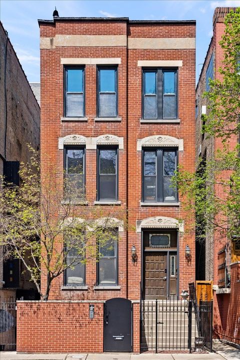 Photo of 158 W Burton Place #1, Chicago, IL 60610 (MLS # 12627934)