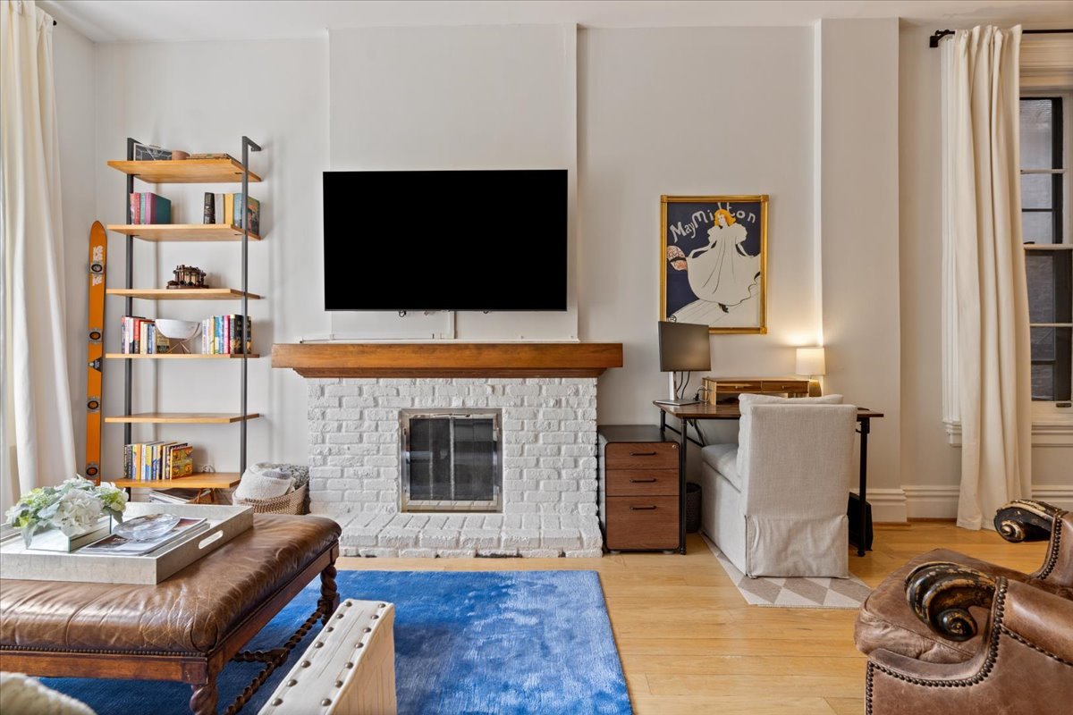 158 W Burton Place 1