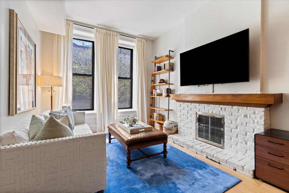 158 W Burton Place 1