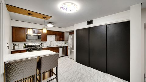 Tiny photo for 6337 Roosevelt Road #107, Berwyn, IL 60402 (MLS # 12454766)