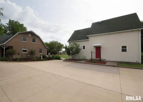 Tiny photo for 225 34TH Avenue, Rock Island, IL 61201 (MLS # QC4259038)