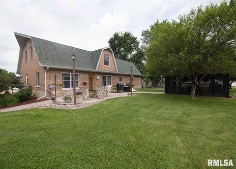 Tiny photo for 225 34TH Avenue, Rock Island, IL 61201 (MLS # QC4259038)
