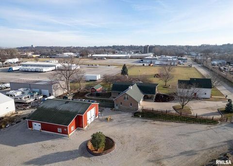 Photo of 225 34TH Avenue, Rock Island, IL 61201 (MLS # QC4259038)