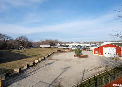 Tiny photo for 225 34TH Avenue, Rock Island, IL 61201 (MLS # QC4259038)