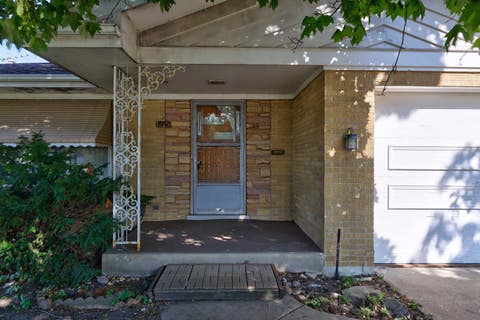 Tiny photo for 1225 S Cumberland Avenue, Park Ridge, IL 60068 (MLS # 12739254)