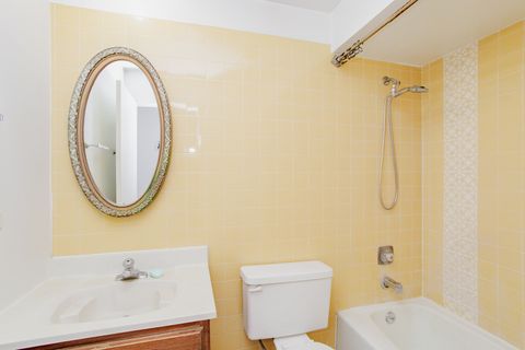 Tiny photo for 4 Crestview Lane #10, Vernon Hills, IL 60061 (MLS # 12588342)