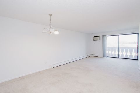 Tiny photo for 4 Crestview Lane #10, Vernon Hills, IL 60061 (MLS # 12588342)