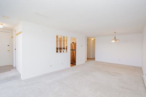 Tiny photo for 4 Crestview Lane #10, Vernon Hills, IL 60061 (MLS # 12588342)