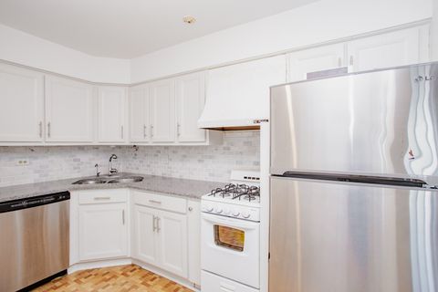 Tiny photo for 4 Crestview Lane #10, Vernon Hills, IL 60061 (MLS # 12588342)