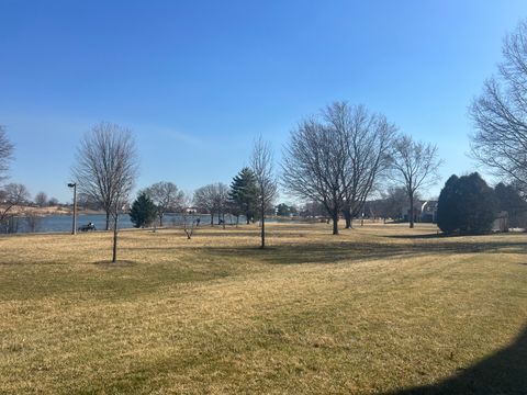 Tiny photo for 4 Crestview Lane #10, Vernon Hills, IL 60061 (MLS # 12588342)