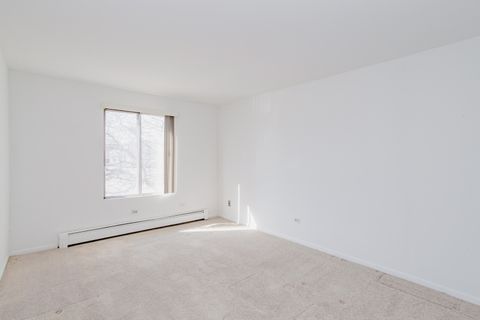 Tiny photo for 4 Crestview Lane #10, Vernon Hills, IL 60061 (MLS # 12588342)