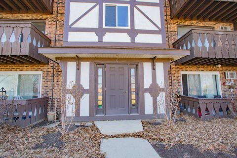 Tiny photo for 4 Crestview Lane #10, Vernon Hills, IL 60061 (MLS # 12588342)