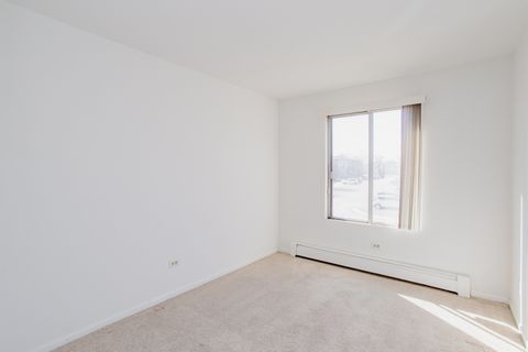 Tiny photo for 4 Crestview Lane #10, Vernon Hills, IL 60061 (MLS # 12588342)