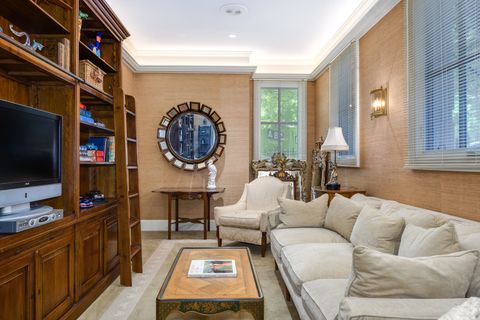 Tiny photo for 401 W Dickens Avenue, Chicago, IL 60614 (MLS # 12392156)
