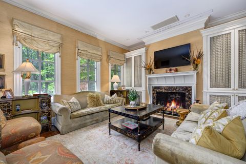 Tiny photo for 401 W Dickens Avenue, Chicago, IL 60614 (MLS # 12392156)
