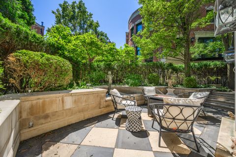 Tiny photo for 401 W Dickens Avenue, Chicago, IL 60614 (MLS # 12392156)