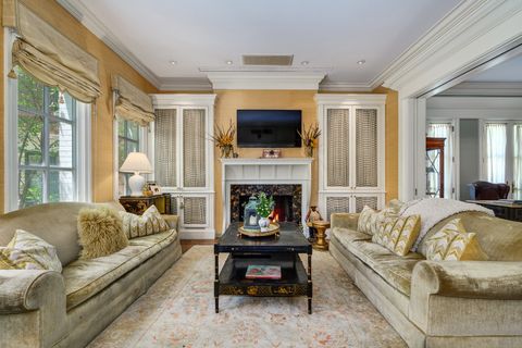 Tiny photo for 401 W Dickens Avenue, Chicago, IL 60614 (MLS # 12392156)