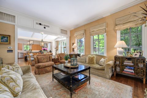 Tiny photo for 401 W Dickens Avenue, Chicago, IL 60614 (MLS # 12392156)