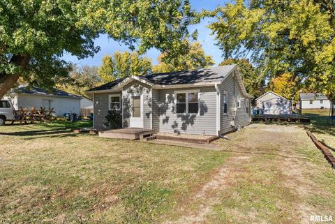 Photo of 1215 WISCONSIN Street, Le Claire, IA 52753 (MLS # QC4268565)