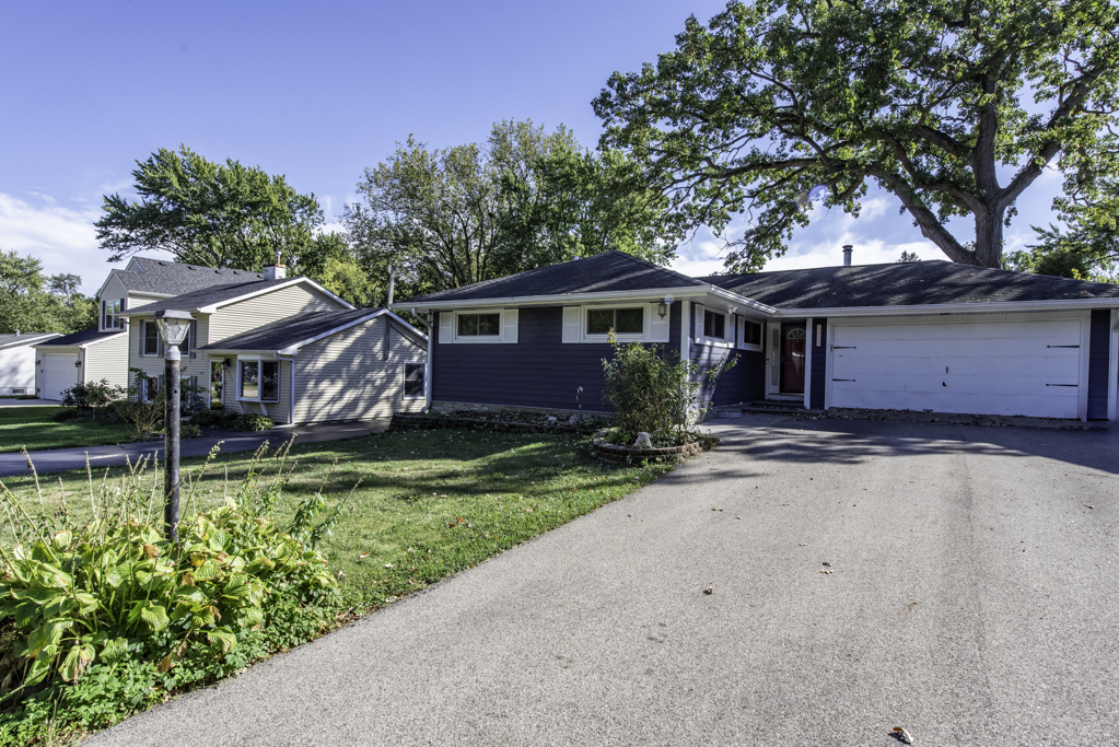 18225 W Lindenwood Drive