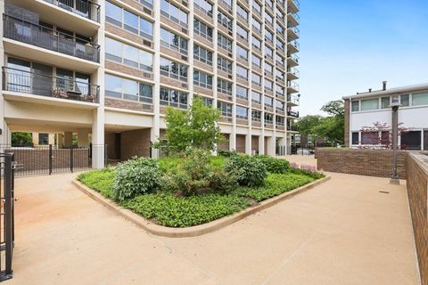 Tiny photo for 88 W Schiller Street #2907L, Chicago, IL 60610 (MLS # 12491081)