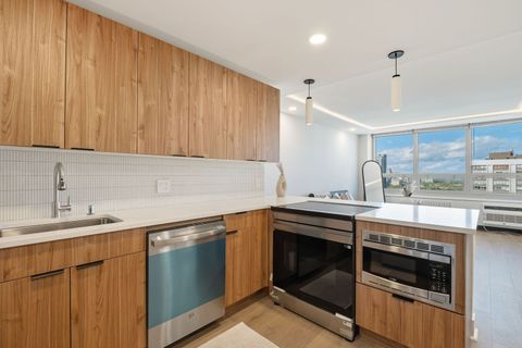 Tiny photo for 88 W Schiller Street #2907L, Chicago, IL 60610 (MLS # 12491081)