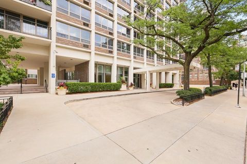 Tiny photo for 88 W Schiller Street #2907L, Chicago, IL 60610 (MLS # 12491081)