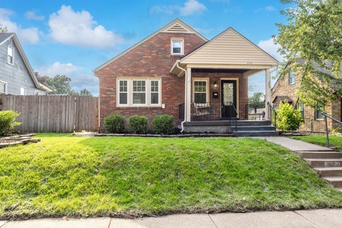 Photo of 2512 N Howell Street, Davenport, IA 50804 (MLS # 12685075)