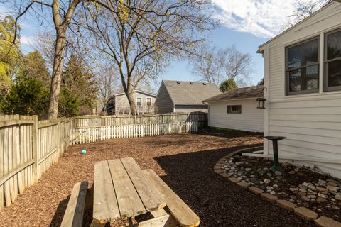 Tiny photo for 219 W Oak Avenue, Wheaton, IL 60187 (MLS # 12624042)
