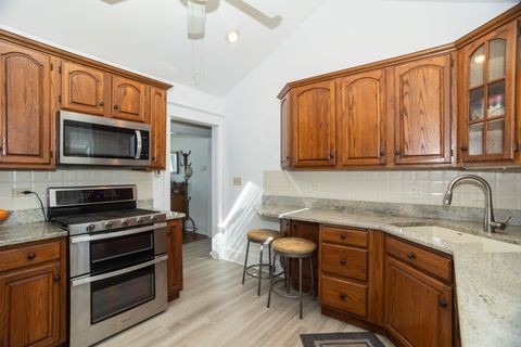 Tiny photo for 219 W Oak Avenue, Wheaton, IL 60187 (MLS # 12624042)