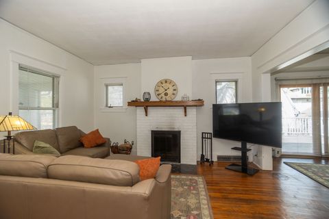 Tiny photo for 219 W Oak Avenue, Wheaton, IL 60187 (MLS # 12624042)