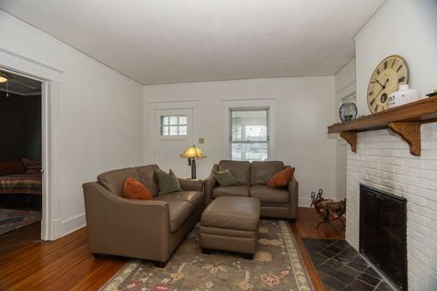 Tiny photo for 219 W Oak Avenue, Wheaton, IL 60187 (MLS # 12624042)