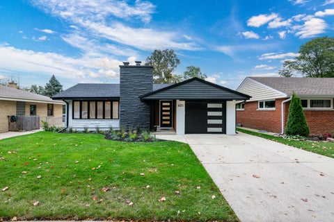 Tiny photo for 621 N Hamlin Avenue, Park Ridge, IL 60068 (MLS # 12786095)