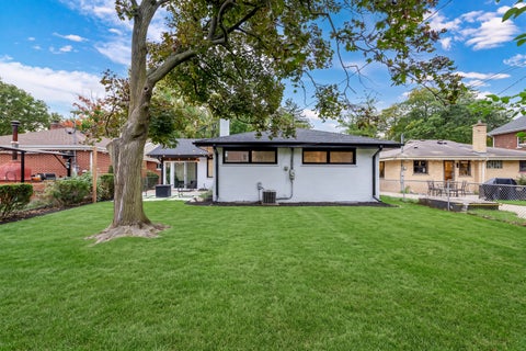 Tiny photo for 621 N Hamlin Avenue, Park Ridge, IL 60068 (MLS # 12786095)