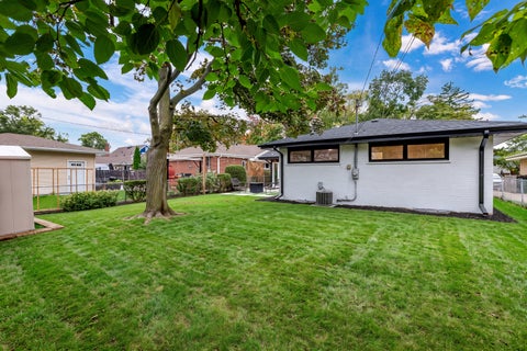 Tiny photo for 621 N Hamlin Avenue, Park Ridge, IL 60068 (MLS # 12786095)
