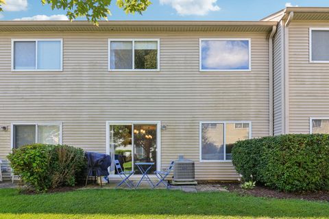 Tiny photo for 416 JAMESTOWN Court, Aurora, IL 60502 (MLS # 12467270)