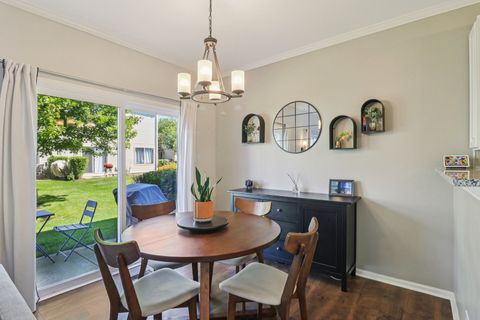 Tiny photo for 416 JAMESTOWN Court, Aurora, IL 60502 (MLS # 12467270)