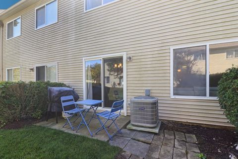 Tiny photo for 416 JAMESTOWN Court, Aurora, IL 60502 (MLS # 12467270)