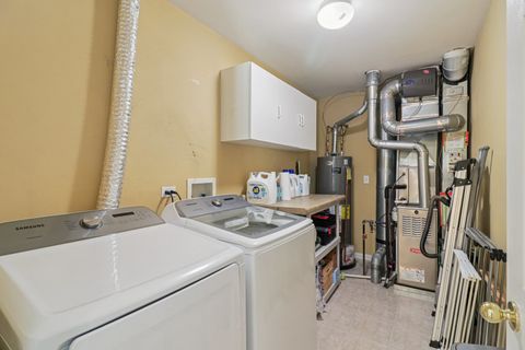 Tiny photo for 416 JAMESTOWN Court, Aurora, IL 60502 (MLS # 12467270)