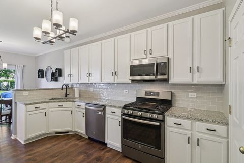 Tiny photo for 416 JAMESTOWN Court, Aurora, IL 60502 (MLS # 12467270)