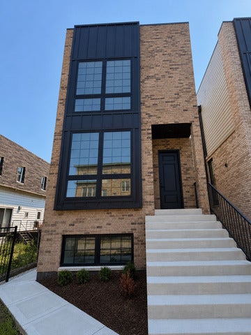515 W 28th Place