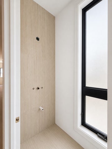 515 W 28th Place