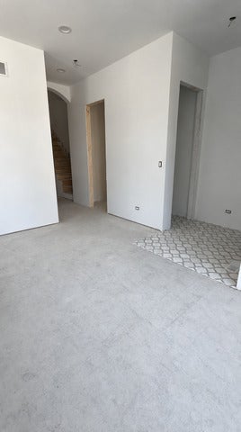 515 W 28th Place