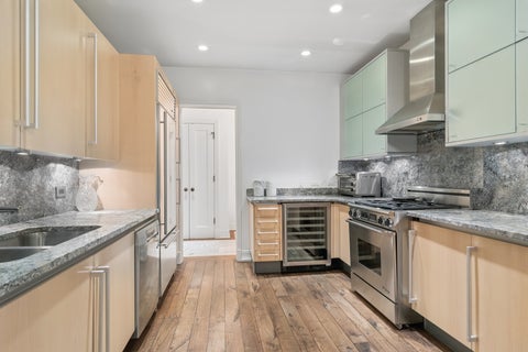Tiny photo for 190 E WALTON Street #302, Chicago, IL 60611 (MLS # 12724415)