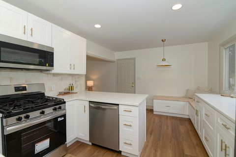 Tiny photo for 600 Sussex Lane, Crystal Lake, IL 60014 (MLS # 12495194)