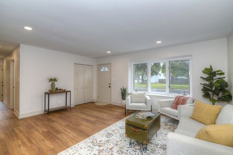 Tiny photo for 600 Sussex Lane, Crystal Lake, IL 60014 (MLS # 12495194)